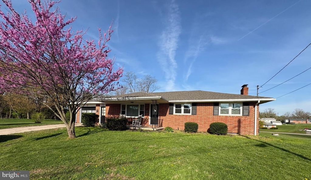 2490 CEDAR RD, York, PA 17408
