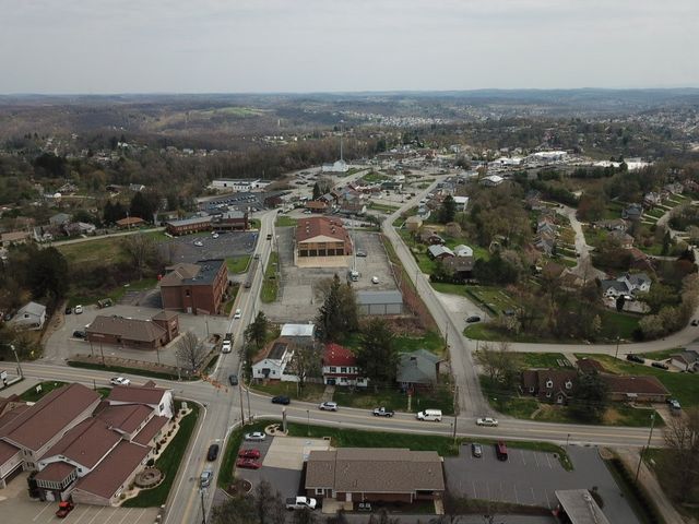 221 Clay Pike, North Huntingdon, PA 15642