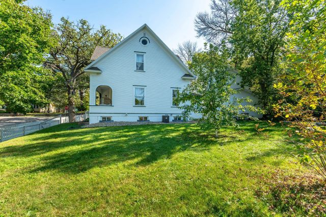 322 3rd Avenue SE, Pelican Rapids, MN 56572