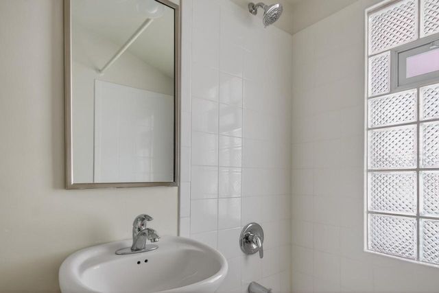 3529 N 11th STREET, Milwaukee, WI 53206