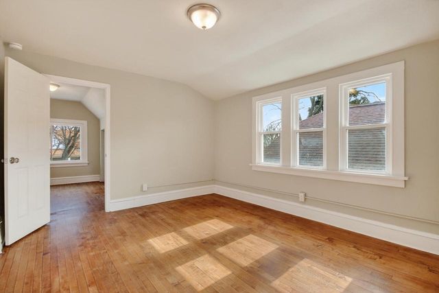 3529 N 11th STREET, Milwaukee, WI 53206