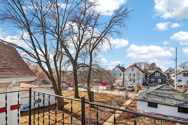 3529 N 11th STREET, Milwaukee, WI 53206