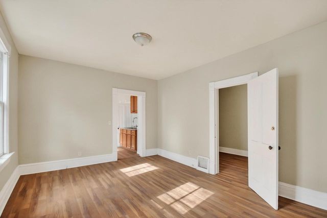 3529 N 11th STREET, Milwaukee, WI 53206