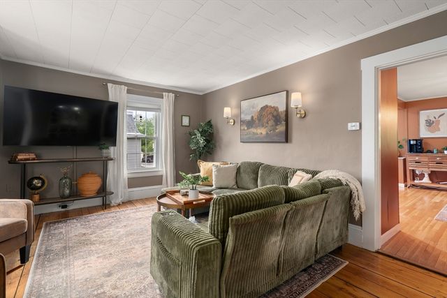 69R Eastern Ave, Woburn, MA 01801