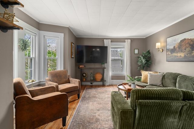 69R Eastern Ave, Woburn, MA 01801