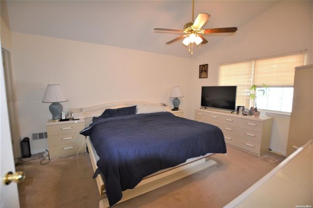 5112 Village Circle 5112, Manorville, NY 11949