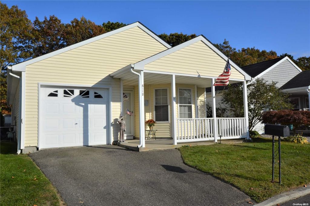 5112 Village Circle 5112, Manorville, NY 11949