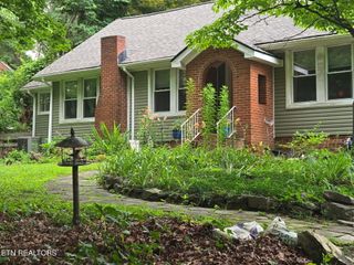 703 Midlake Drive, Knoxville, TN 37918
