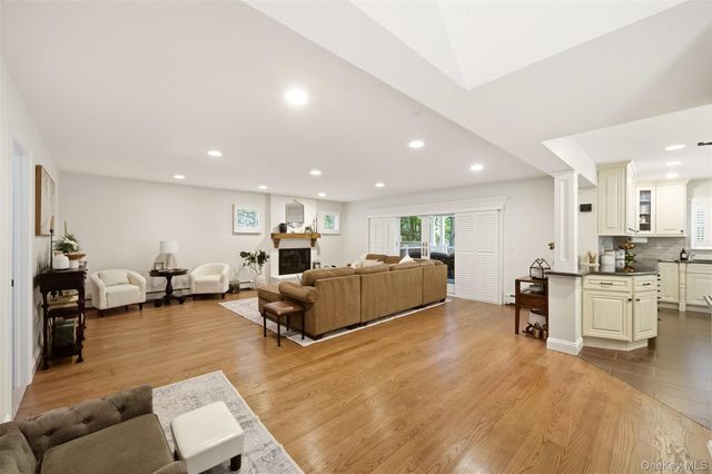 8 Clayton Drive, Dix Hills, NY 11746