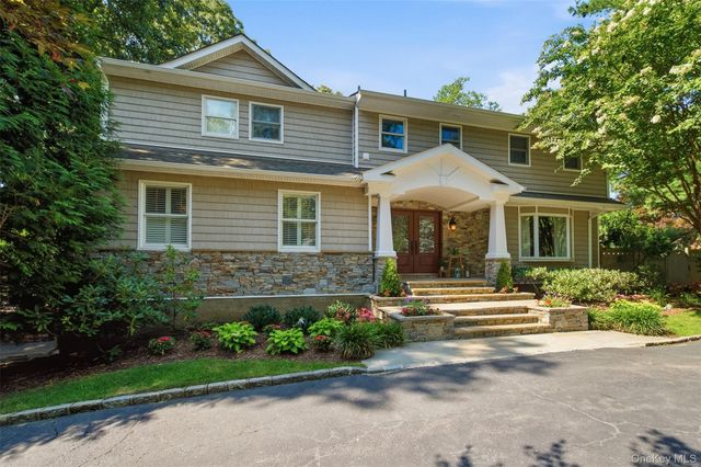 8 Clayton Drive, Dix Hills, NY 11746