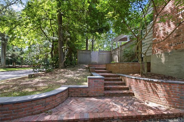 8 Clayton Drive, Dix Hills, NY 11746