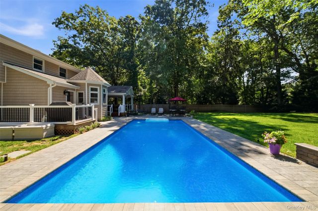8 Clayton Drive, Dix Hills, NY 11746