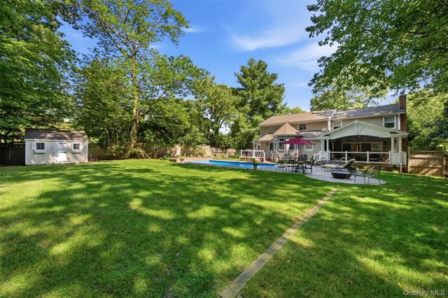 8 Clayton Drive, Dix Hills, NY 11746