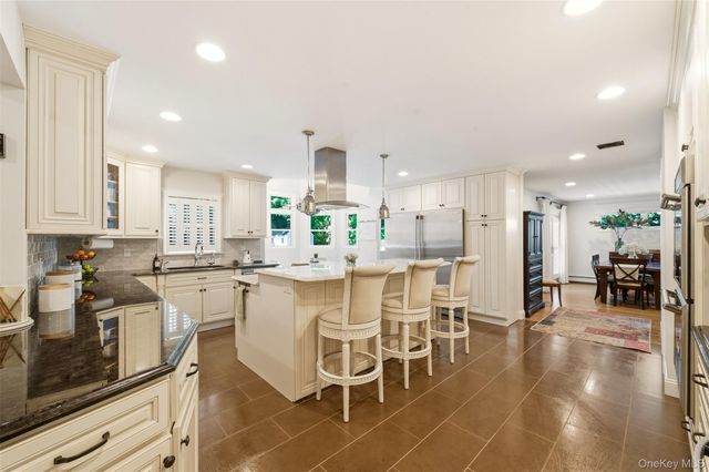 8 Clayton Drive, Dix Hills, NY 11746