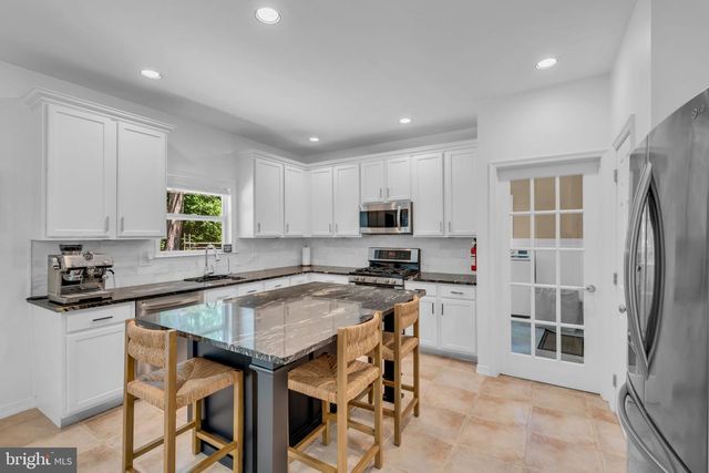 4 SCOTT DR, Monroe Twp, NJ 08831