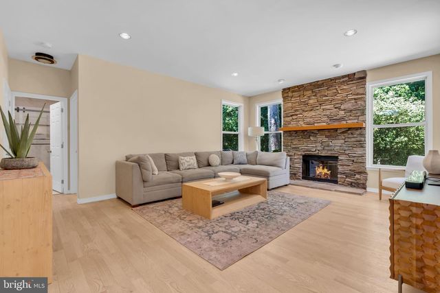 4 SCOTT DR, Monroe Twp, NJ 08831