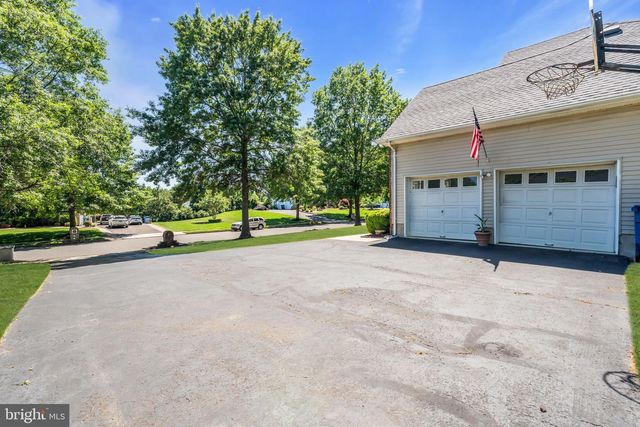 4 SCOTT DR, Monroe Twp, NJ 08831