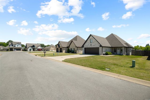 924 Sandra Ln, Jonesboro, AR 72405