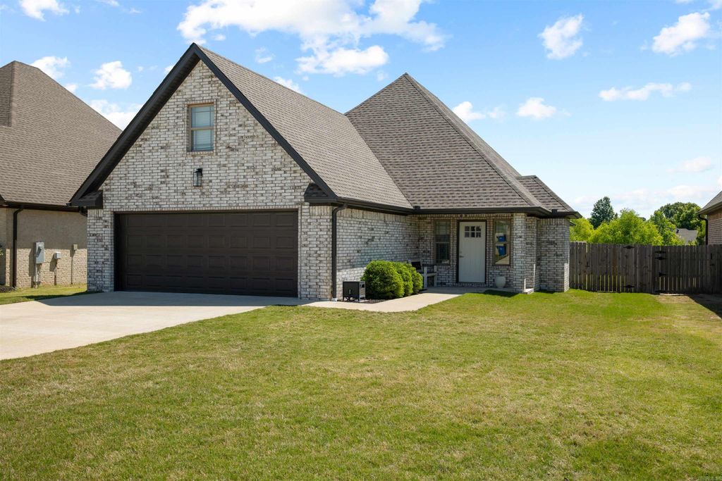 924 Sandra Ln, Jonesboro, AR 72405