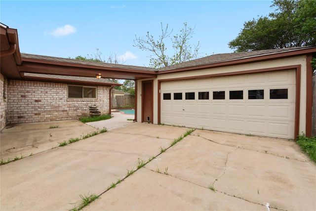 2834 Cotton Stock Dr, Sugar Land, TX 77479