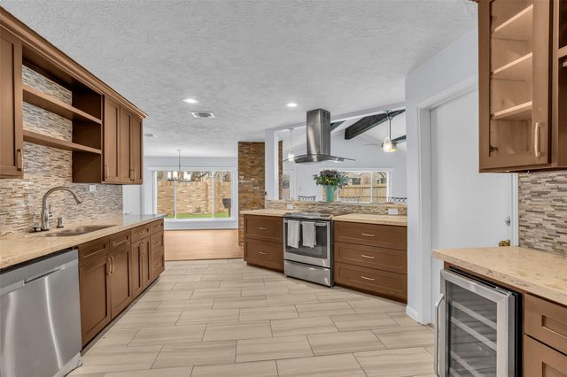 1806 Meadowlocke Lane, Sugar Land, TX 77478