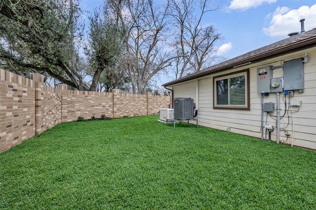 1806 Meadowlocke Lane, Sugar Land, TX 77478