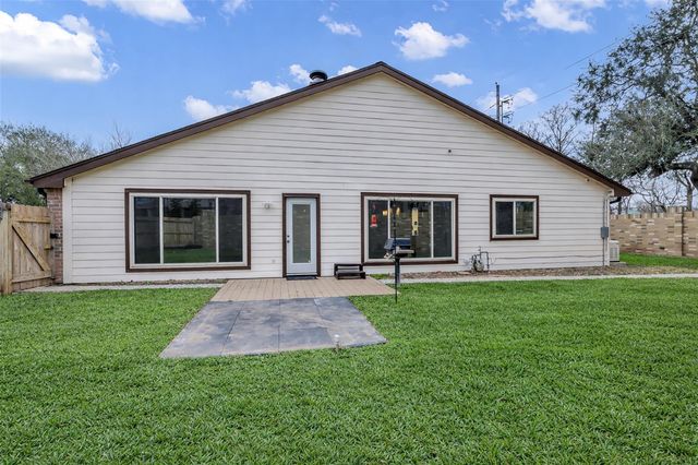 1806 Meadowlocke Lane, Sugar Land, TX 77478