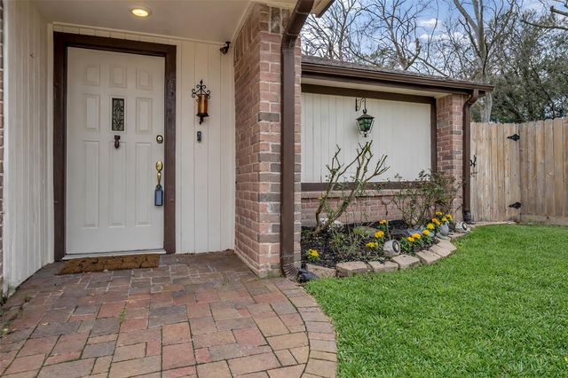 1806 Meadowlocke Lane, Sugar Land, TX 77478