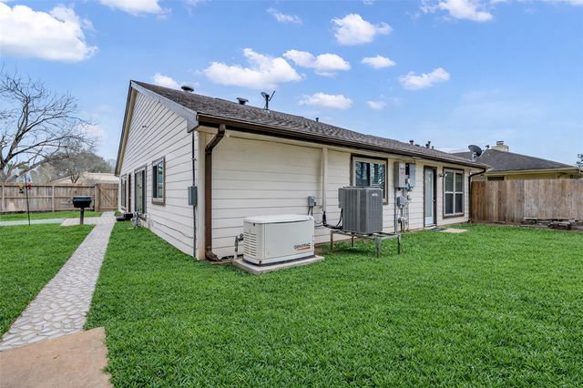 1806 Meadowlocke Lane, Sugar Land, TX 77478