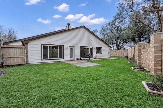 1806 Meadowlocke Lane, Sugar Land, TX 77478