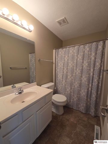 6435 N 149 Street, Omaha, NE 68116