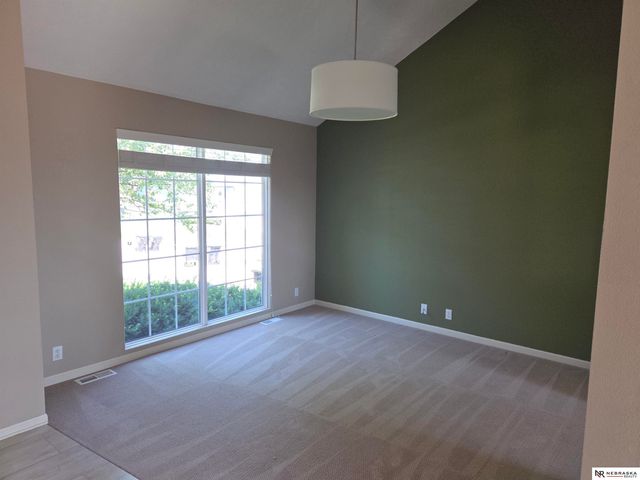 6435 N 149 Street, Omaha, NE 68116