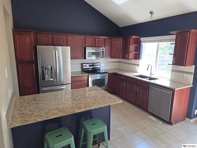 6435 N 149 Street, Omaha, NE 68116