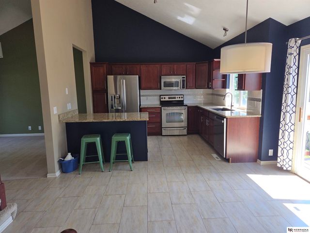 6435 N 149 Street, Omaha, NE 68116