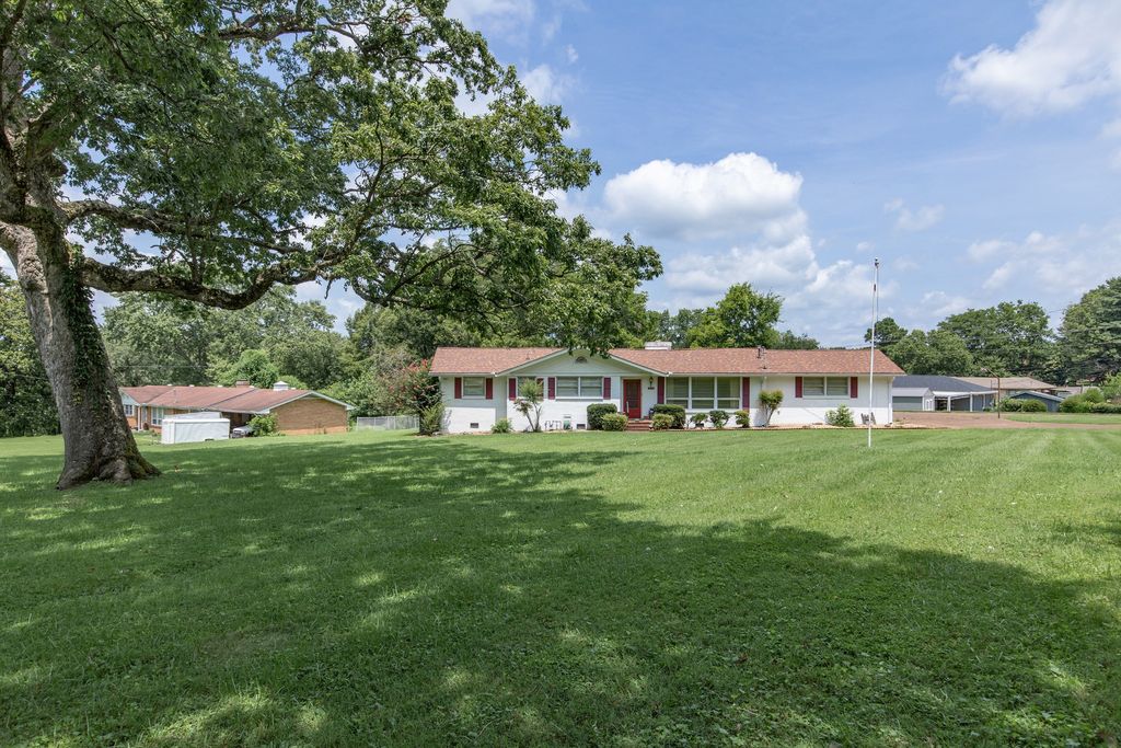 448 Walton Ferry Rd, Hendersonville, TN 37075