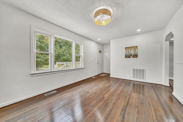 2508 Churchill DR, Roanoke, VA 24012