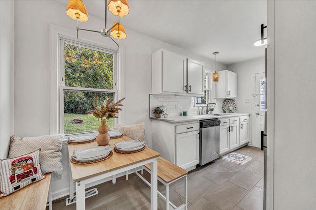 2508 Churchill DR, Roanoke, VA 24012