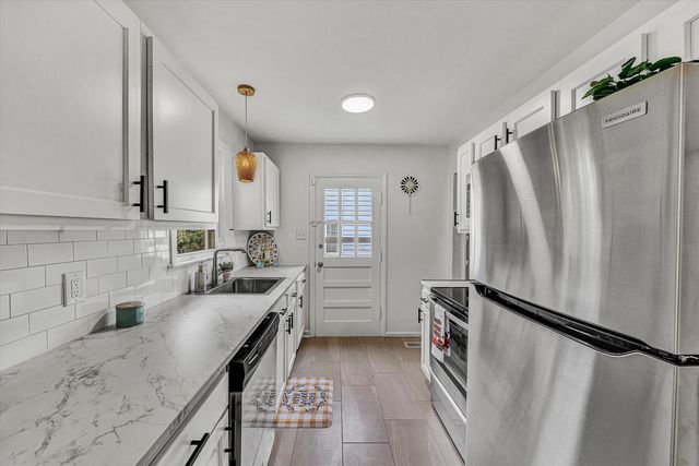 2508 Churchill DR, Roanoke, VA 24012