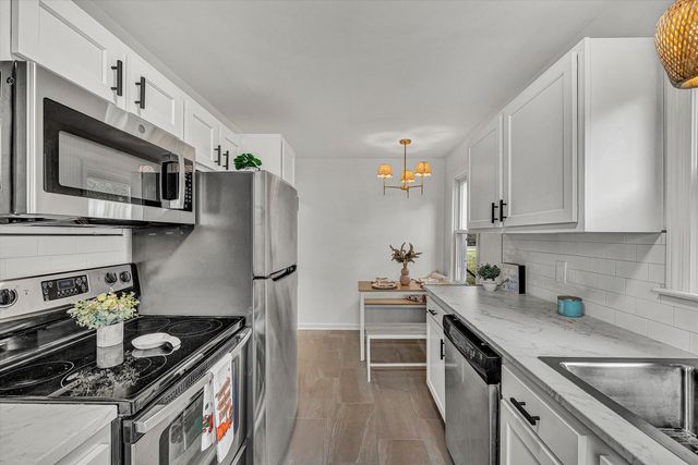 2508 Churchill DR, Roanoke, VA 24012