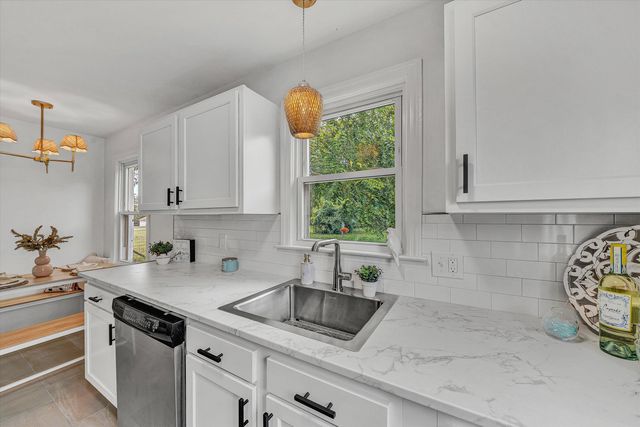 2508 Churchill DR, Roanoke, VA 24012