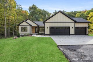 11020 Hidden Pond Drive NE, Rockford, MI 49341