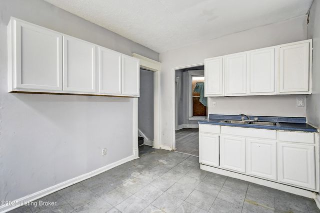 646 S 35th St, Louisville, KY 40211