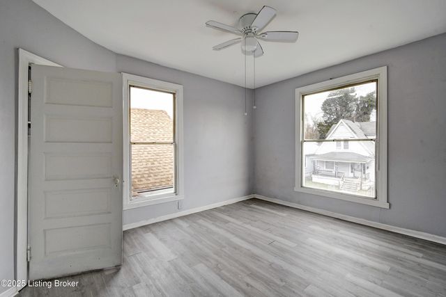 646 S 35th St, Louisville, KY 40211