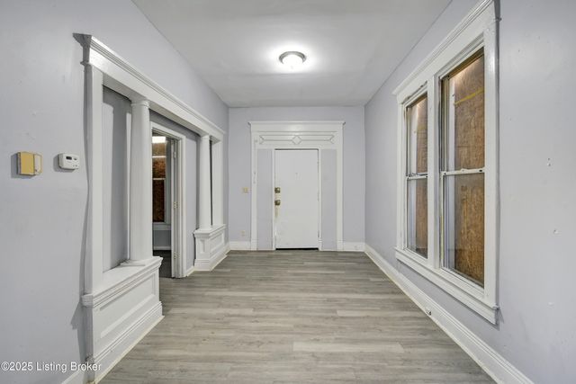 646 S 35th St, Louisville, KY 40211