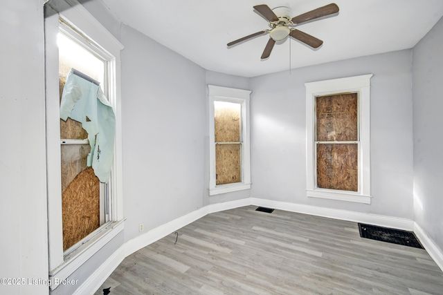 646 S 35th St, Louisville, KY 40211