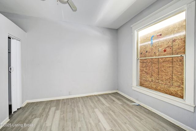 646 S 35th St, Louisville, KY 40211