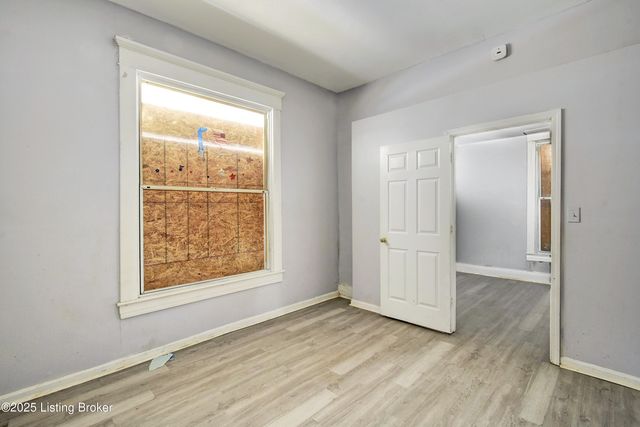 646 S 35th St, Louisville, KY 40211