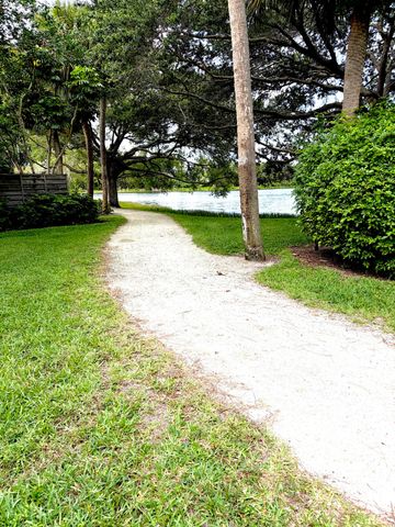 511 5th Terrace, Palm Beach Gardens, FL 33418