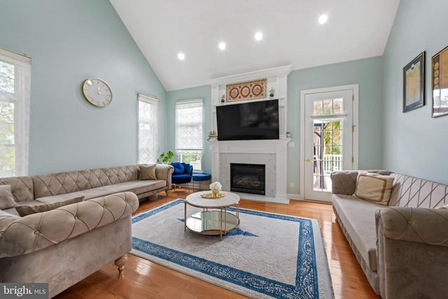 6 BUOY DR, Mount Laurel, NJ 08054