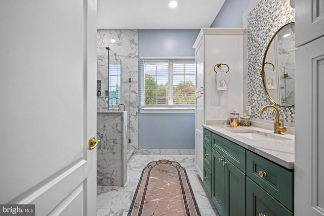 6 BUOY DR, Mount Laurel, NJ 08054